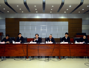 科技界座谈学习习近平总书记重要讲话精神 万钢强调增强创新自信 落实好创新驱动发展战略