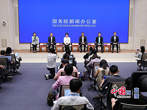 国新办就“弘扬科学家精神 矢志建设科技强国”举行中外记者见面会.jpg